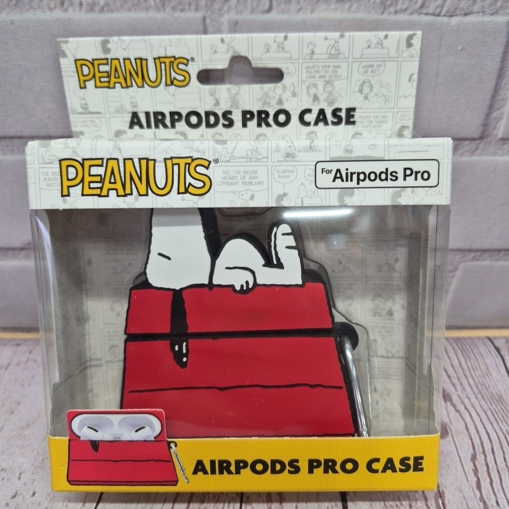 Peanuts Snoopy On Doghouse AirPods Pro Case W/ Lanyard Clip- New